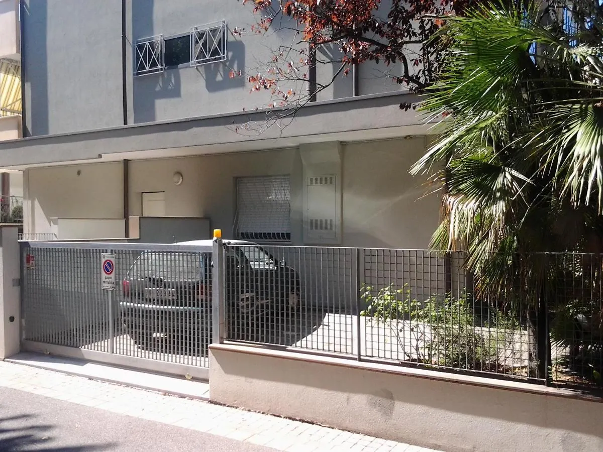 Marina Centro Appartamento Indipendente con Cortile e Posto Auto Rimini